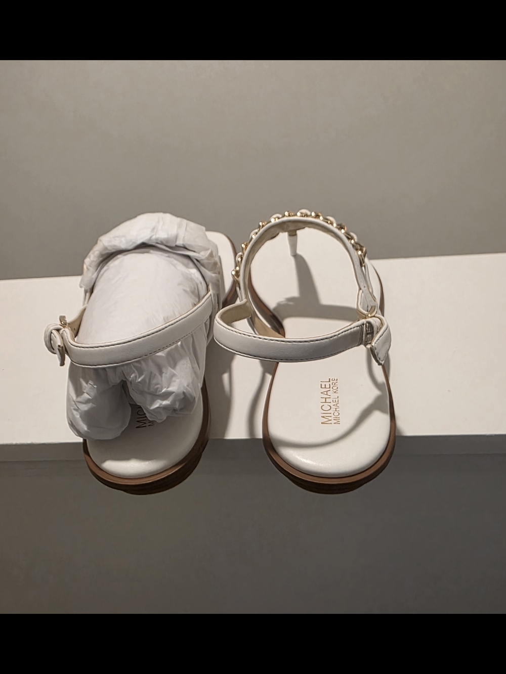 Michael Kors Elegant White T-Strap Sandals with Gold Chain Accent - Picture 5 of 6